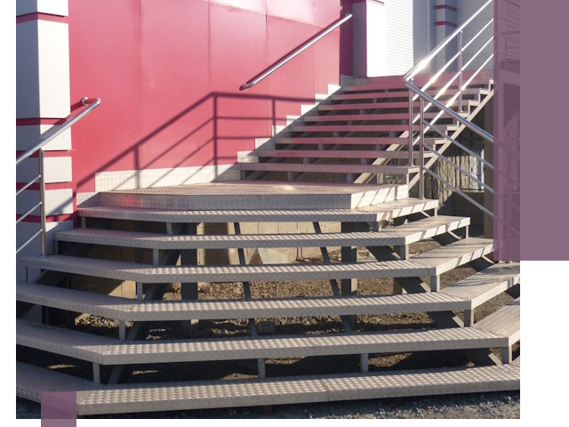 Лестницы для магазина в Нефтекамске — изготовление и монтаж