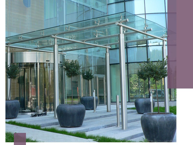 Навесы из стекла на заказ в Нефтекамске — монтаж и установка