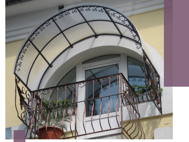 Козырьки над балконом в Нефтекамске — изготовление и монтаж